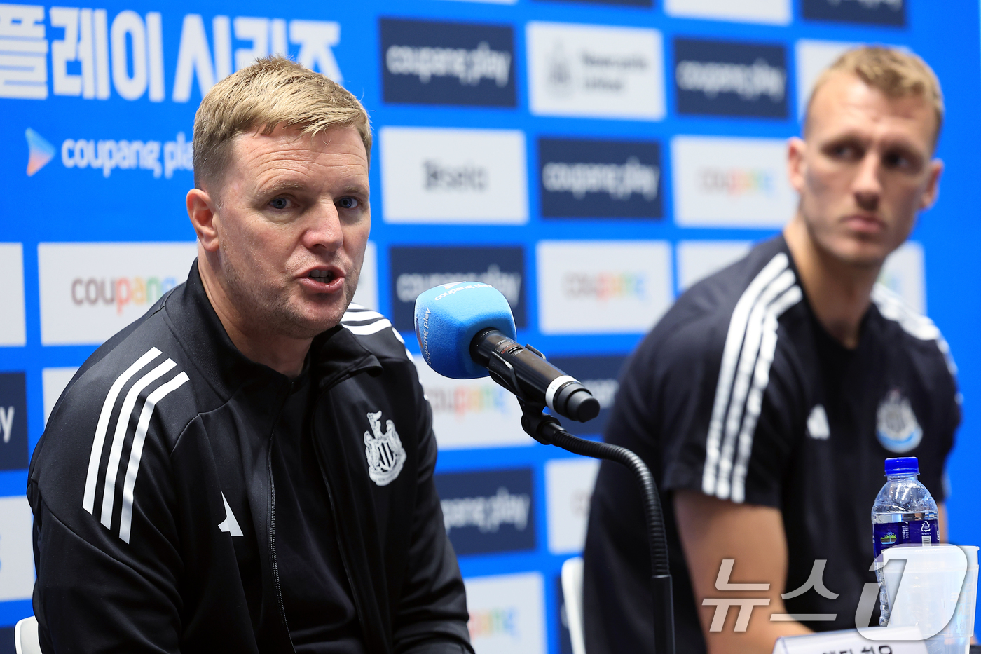 (서울=뉴스1) 박정호 기자 = 에디 하우 뉴캐슬 감독이 29일 오후 서울 여의도 IFC TWO The Forum에서 열린  2025 쿠팡플레이 시리즈 뉴캐슬 프리 기자회견에서 취 …
