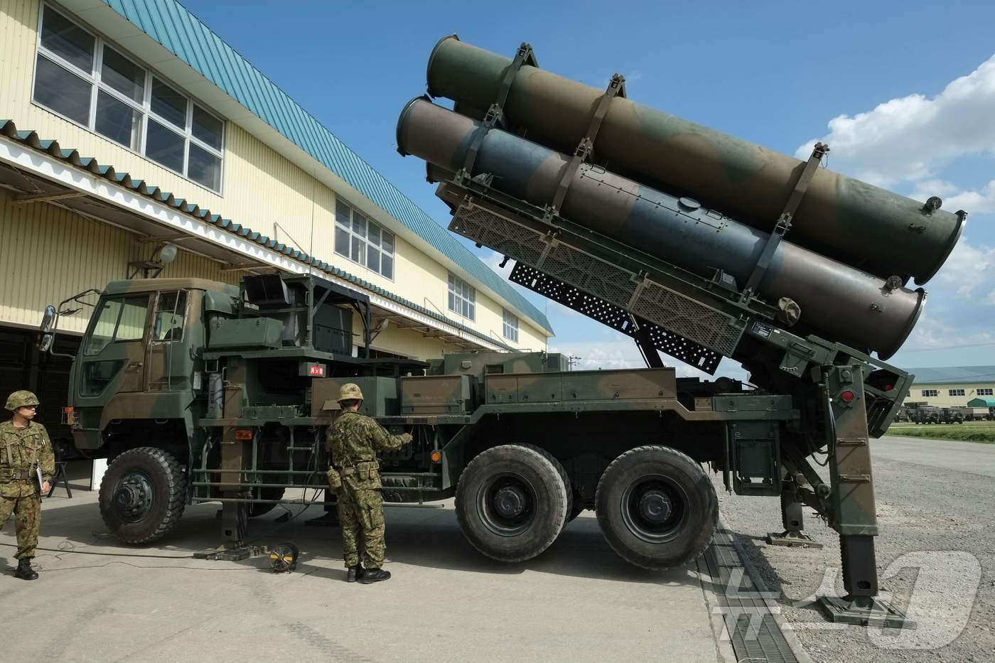 (에니와 AFP=뉴스1) 강민경 기자 = 2017년 9월 8일 홋카이도 기지에 있는 일본 육상 자위대 제1포병여단의 트럭 장착형 대함 미사일 시스템(SSM-1). 2017.9.8ⓒ …