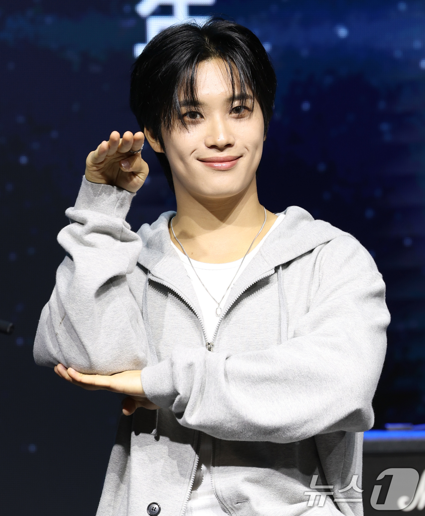 (서울=뉴스1) 권현진 기자 = 밴드 드래곤포니의 편성현이 29일 서울 서대문구 예스24 원더로크홀에서 가진 디지털 싱글 ‘지구소년’의 쇼케이스에 참석해 포즈를 취하고 있다. 20 …