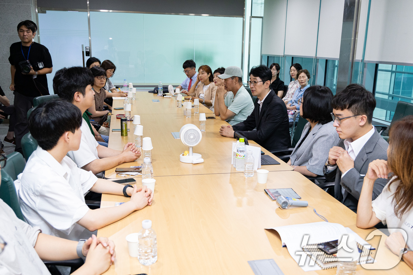 (서울=뉴스1) 유승관 기자 = 국민의힘 당대표 출마를 선언한 주진우 의원이 29일 서울 여의도 국회 의원회관에서 2030 청년크루 간담회를 하고 있다. 2025.7.29/뉴스1