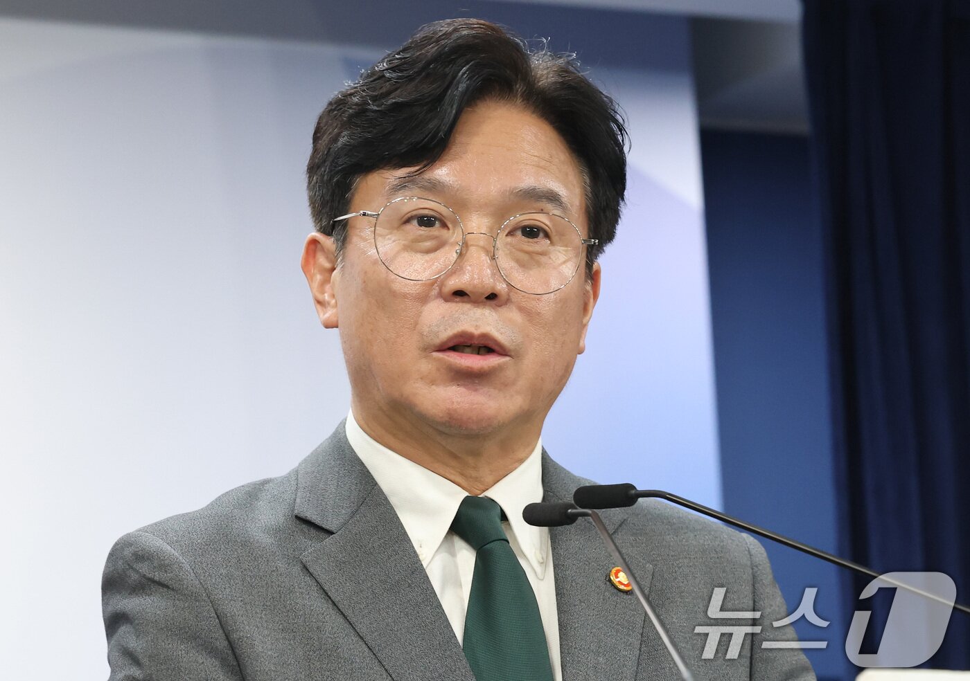 본문 이미지 - 김영훈 고용노동부 장관이 29일 서울 종로구 정부서울청사에서 노동조합 및 노동관계조정법 개정안 관련 브리핑을 하고 있다. 2025.7.29/뉴스1 ⓒ News1 임세영 기자