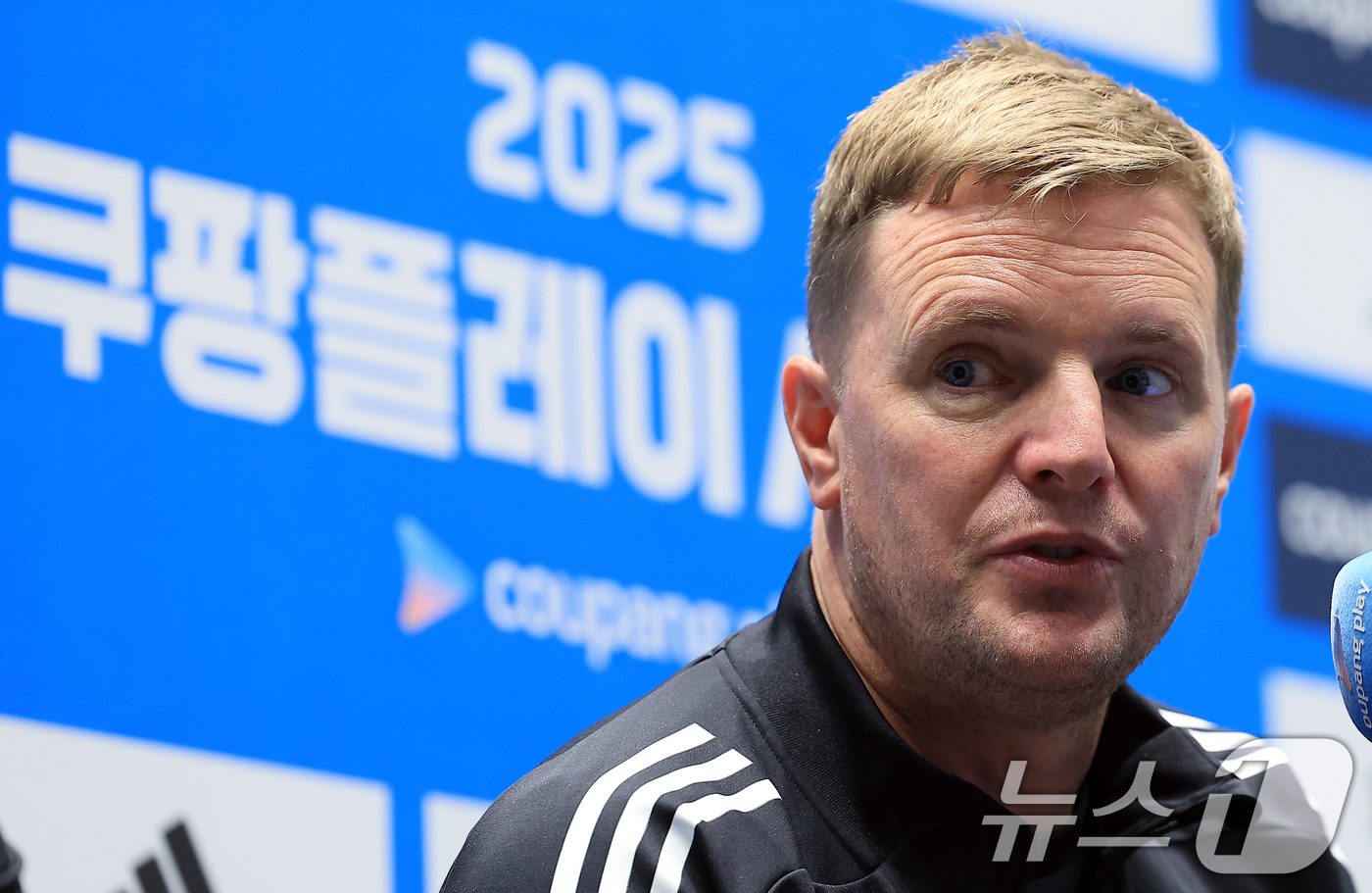 (서울=뉴스1) 박정호 기자 = 에디 하우 뉴캐슬 감독이 29일 오후 서울 여의도 IFC TWO The Forum에서 열린  2025 쿠팡플레이 시리즈 뉴캐슬 프리 기자회견에서 취 …