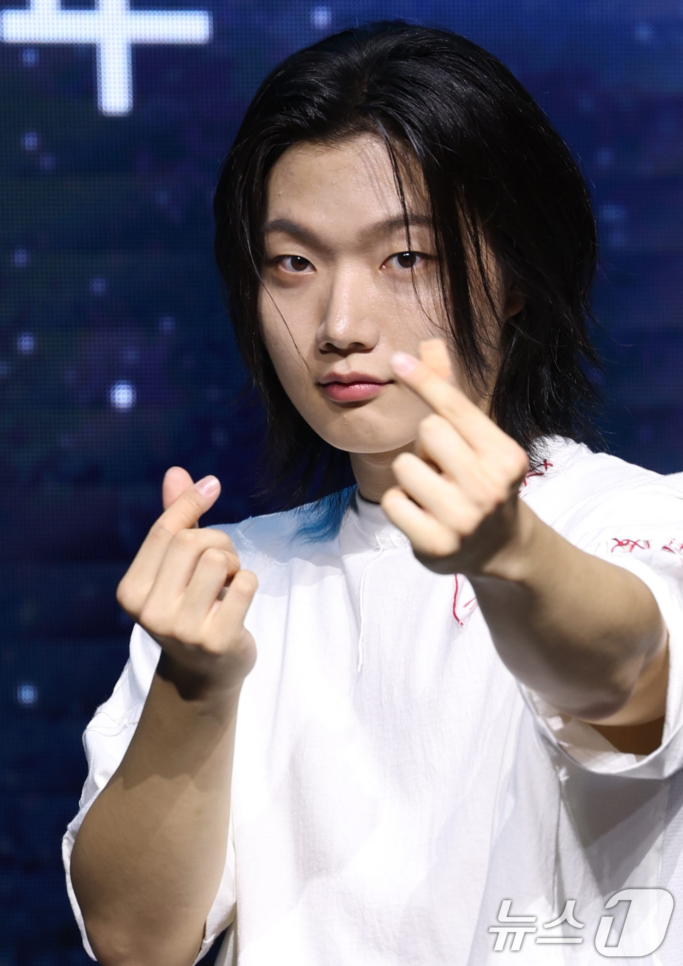 (서울=뉴스1) 권현진 기자 = 밴드 드래곤포니의 고강훈이 29일 서울 서대문구 예스24 원더로크홀에서 가진 디지털 싱글 ‘지구소년’의 쇼케이스에 참석해 포즈를 취하고 있다. 20 …