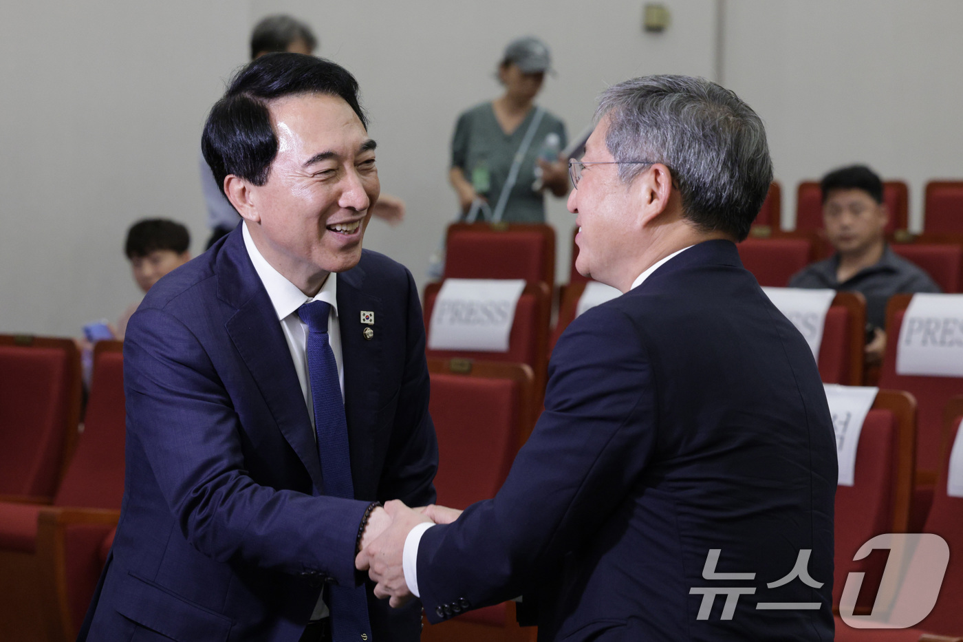 (서울=뉴스1) 신웅수 기자 = 박수현 더불어민주당 의원이 29일 오후 서울 여의도 국회 도서관에서 열린 'AI 시대, 창작산업계 권리자 보호와 산업 발전의 조화 방안' 세미나에서 …