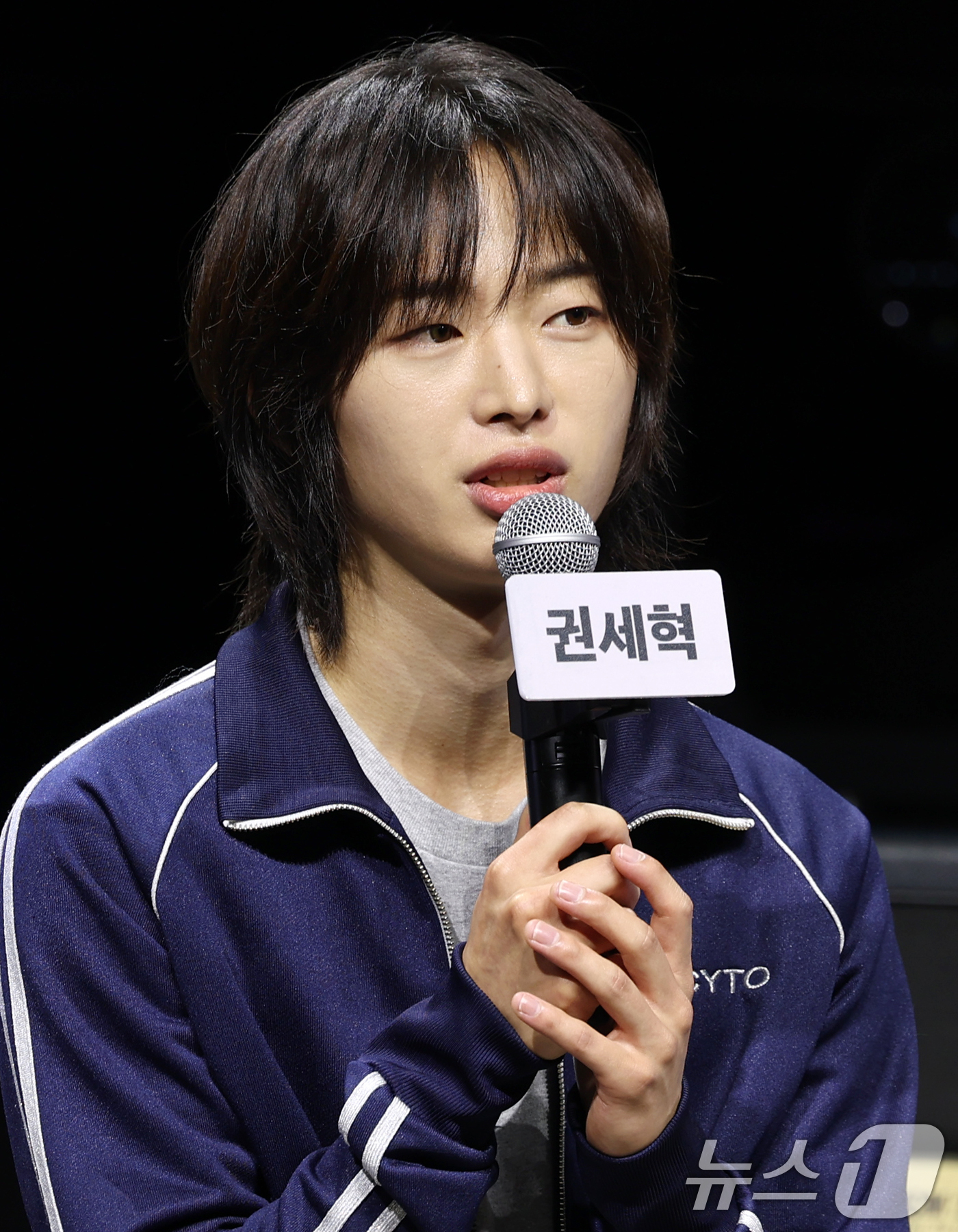 (서울=뉴스1) 권현진 기자 = 밴드 드래곤포니의 권세혁이 29일 서울 서대문구 예스24 원더로크홀에서 가진 디지털 싱글 ‘지구소년’의 쇼케이스에 참석해 인사말을 하고 있다. 20 …