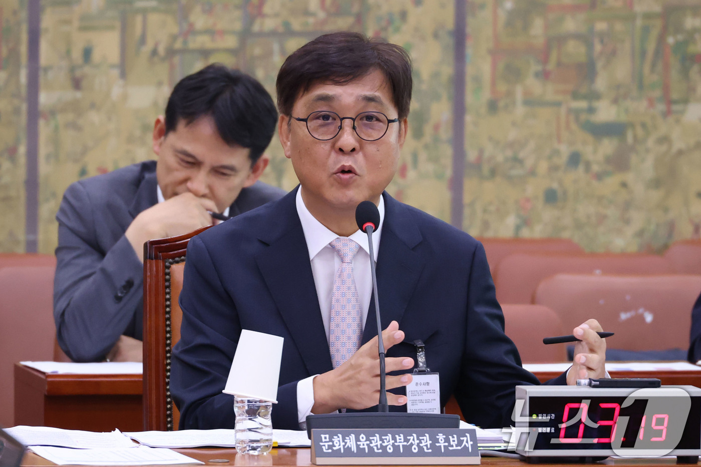 (서울=뉴스1) 이광호 기자 = 최휘영 문화체육관광부 장관 후보자가 29일 서울 여의도 국회 문화체육관광위원회에서 열린 인사청문회에 출석해 의원 질의에 답하고 있다.  2025.7 …