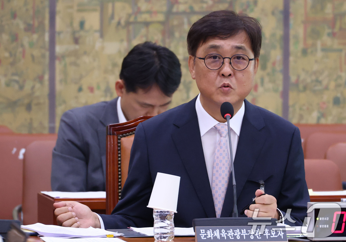 (서울=뉴스1) 이광호 기자 = 최휘영 문화체육관광부 장관 후보자가 29일 서울 여의도 국회 문화체육관광위원회에서 열린 인사청문회에 출석해 의원 질의에 답하고 있다.  2025.7 …