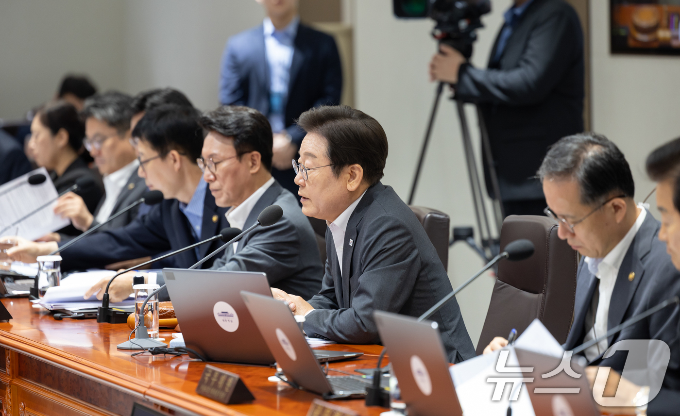 (서울=뉴스1) 허경 기자 = 이재명 대통령이 29일 서울 용산 대통령실 청사에서 열린 국무회의에서 발언하고 있다. (대통령실 제공. 재판매 및 DB 금지) 2025.7.29/뉴스 …