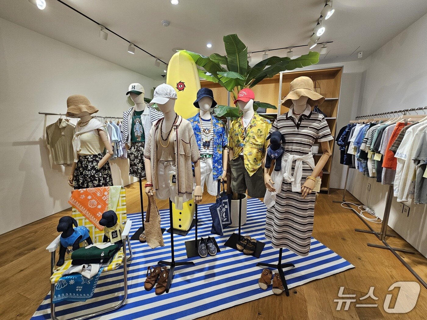 본문 이미지 - 명동 헤지스 플래그십 스토어 스페이스H 내부 모습.ⓒ 뉴스1/김진희 기자.