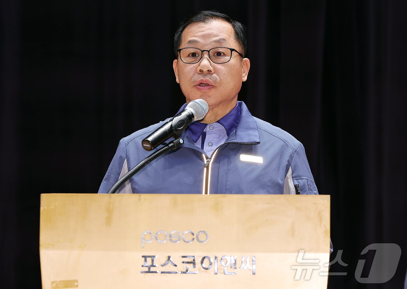 본문 이미지 - 정희민 포스코이앤씨 대표이사가 인천 연수구 포스코이앤씨 송도사옥에서 고속국도 공사 현장 사망사고와 관련해 사과문을 발표하고 있다. 2025.7.29/뉴스1 ⓒ News1 김진환 기자