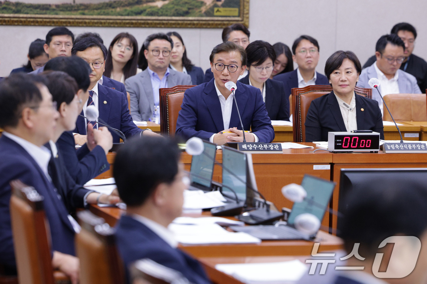 (서울=뉴스1) 신웅수 기자 = 전재수 해양수산부 장관이 29일 오후 서울 여의도 국회에서 열린 농해수위 전체회의에서 발언하고 있다.농해수위는 이날 양곡관리법과 농수산물 유통 및 …