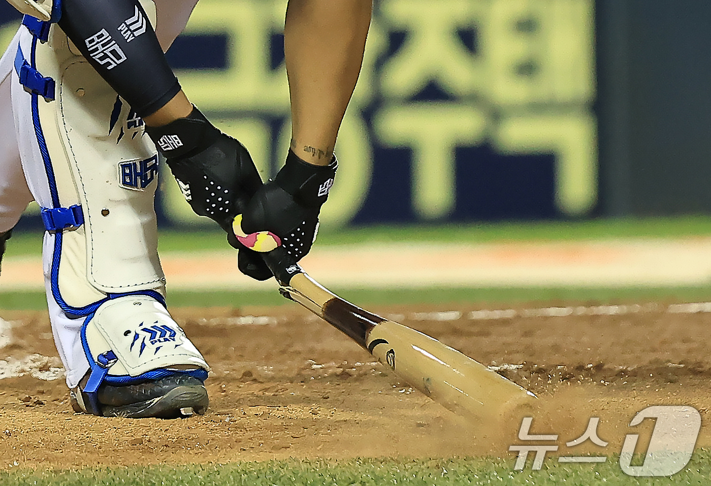 (서울=뉴스1) 박정호 기자 = 29일 오후 서울 송파구 잠실야구장에서 열린 프로야구 '2025 신한 SOL뱅크 KBO 리그' KT 위즈와 LG 트윈스의 경기에서 7회초 1사 주자 …