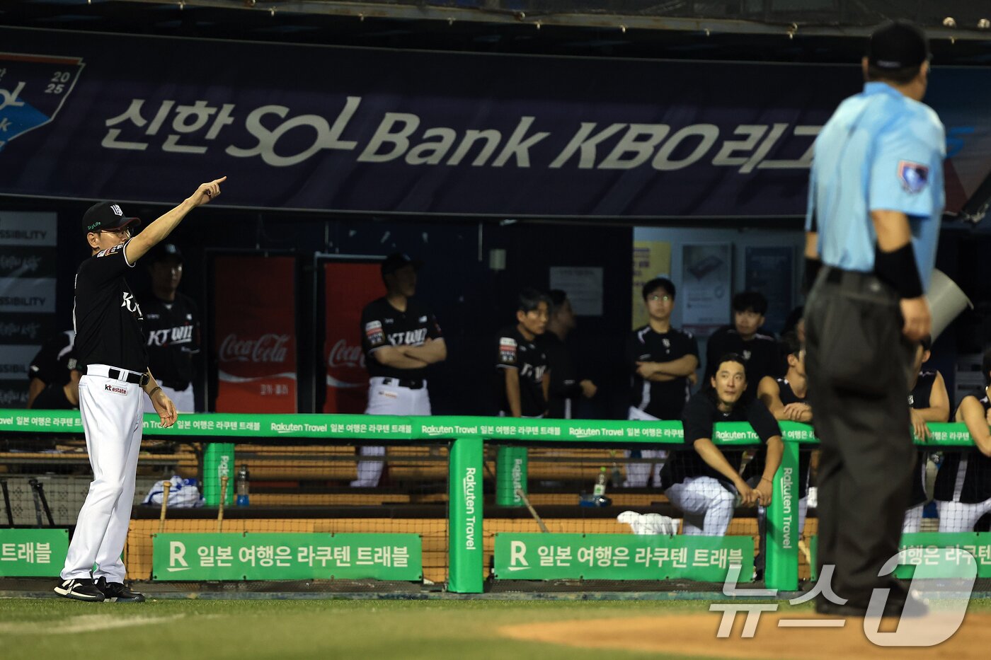 본문 이미지 - 9월 잔여 경기 일정에선 벤치의 수싸움이 더 치열해질 전망이다. /뉴스1 DB ⓒ News1 박정호 기자