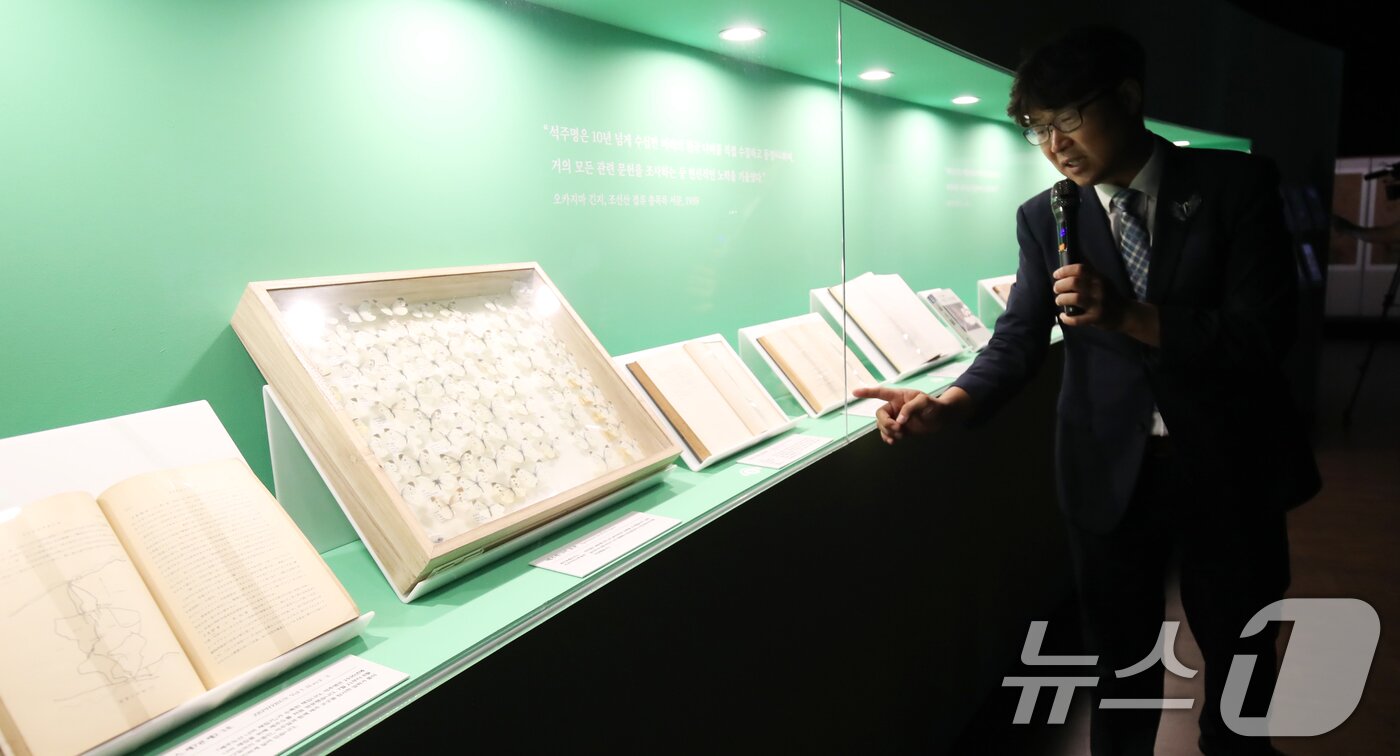 본문 이미지 - 3일 오전 국립제주박물관에서 4일 개막하는 '제주에 나빌레라-광복 80주년 기념 석주명 특별전' 언론공개회가 열리고 있다. 2025.7.3/뉴스1 ⓒ News1 오현지 기자