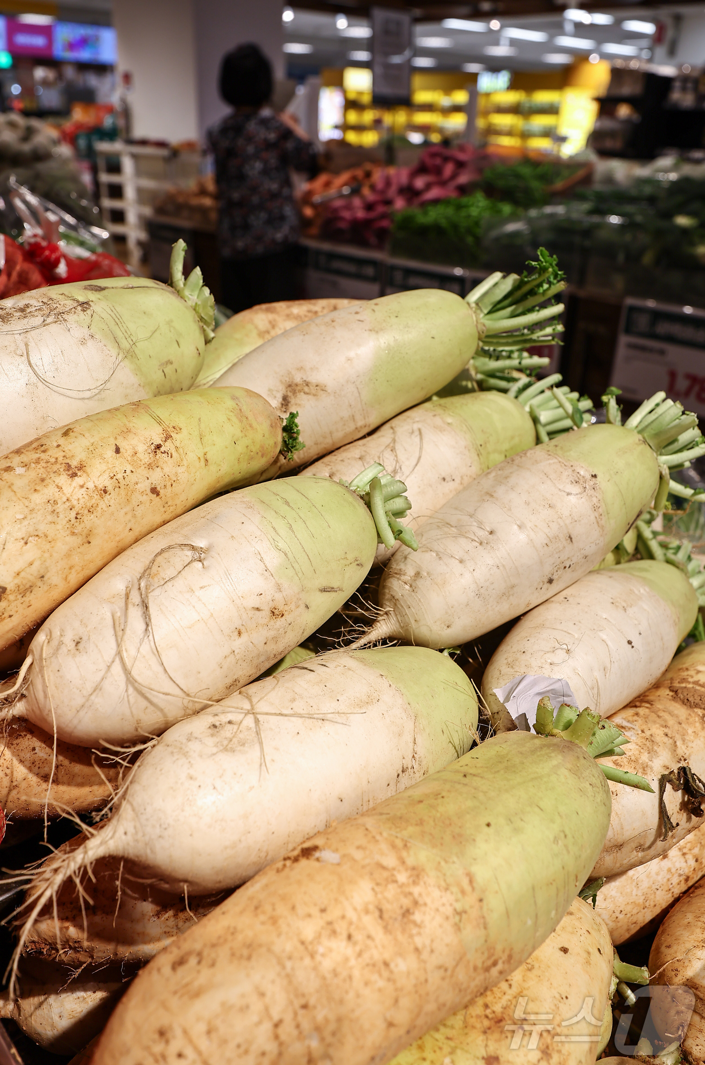 (서울=뉴스1) 김도우 기자 = 올해 상반기 소비자물가 상승률이 2%대를 기록했다.3일 통계청 국가통계포털(KOSIS) 올해 1∼6월 소비자물가지수를 보면 전년 동기보다 2.1% …