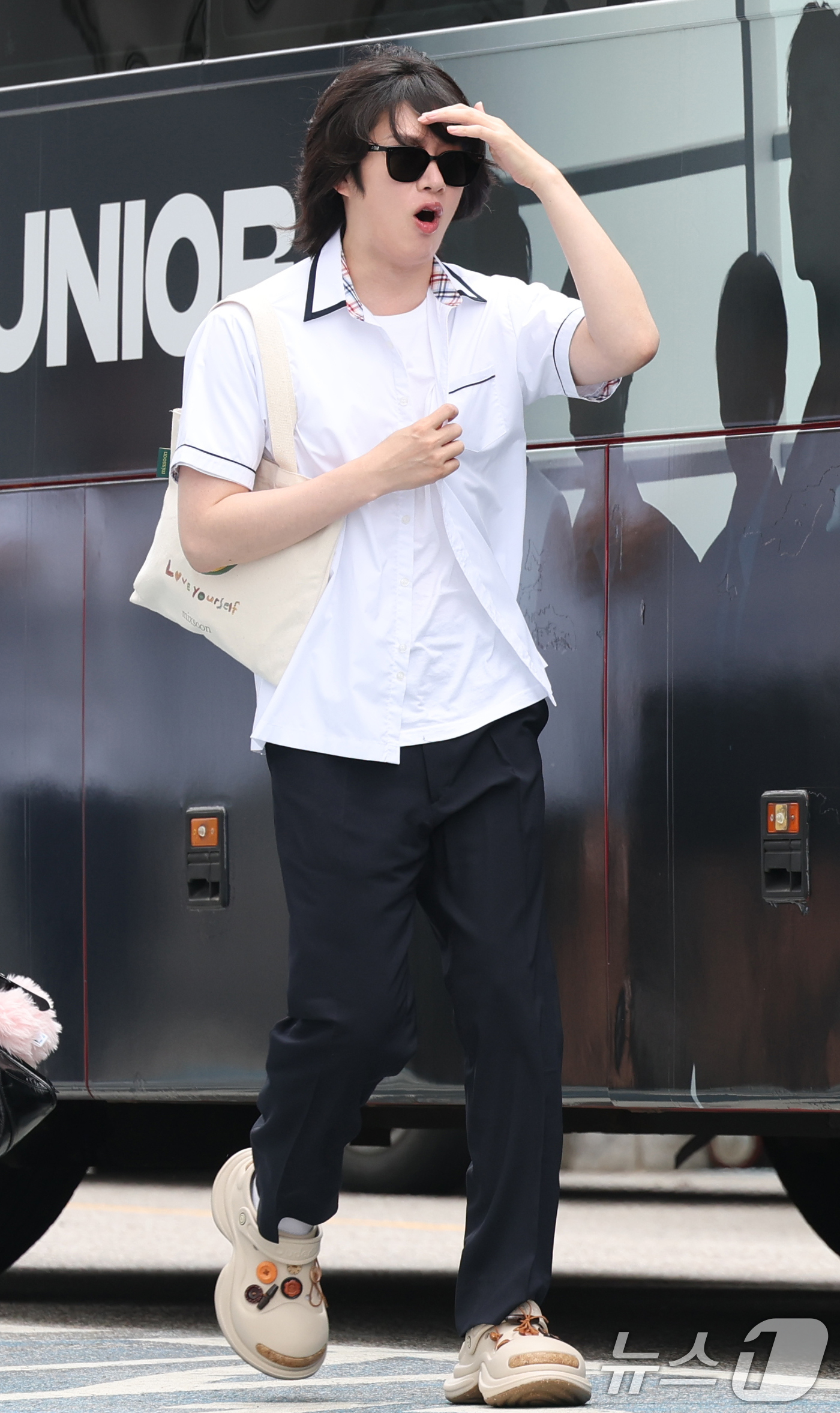 (고양=뉴스1) 권현진 기자 = 슈퍼주니어 희철이 3일 경기도 고양시 일산 동구 장항동 JTBC 일산스튜디오에서 열린 '아는 형님'(아형) 녹화에 참석하고 있다. 2025.7.3/ …