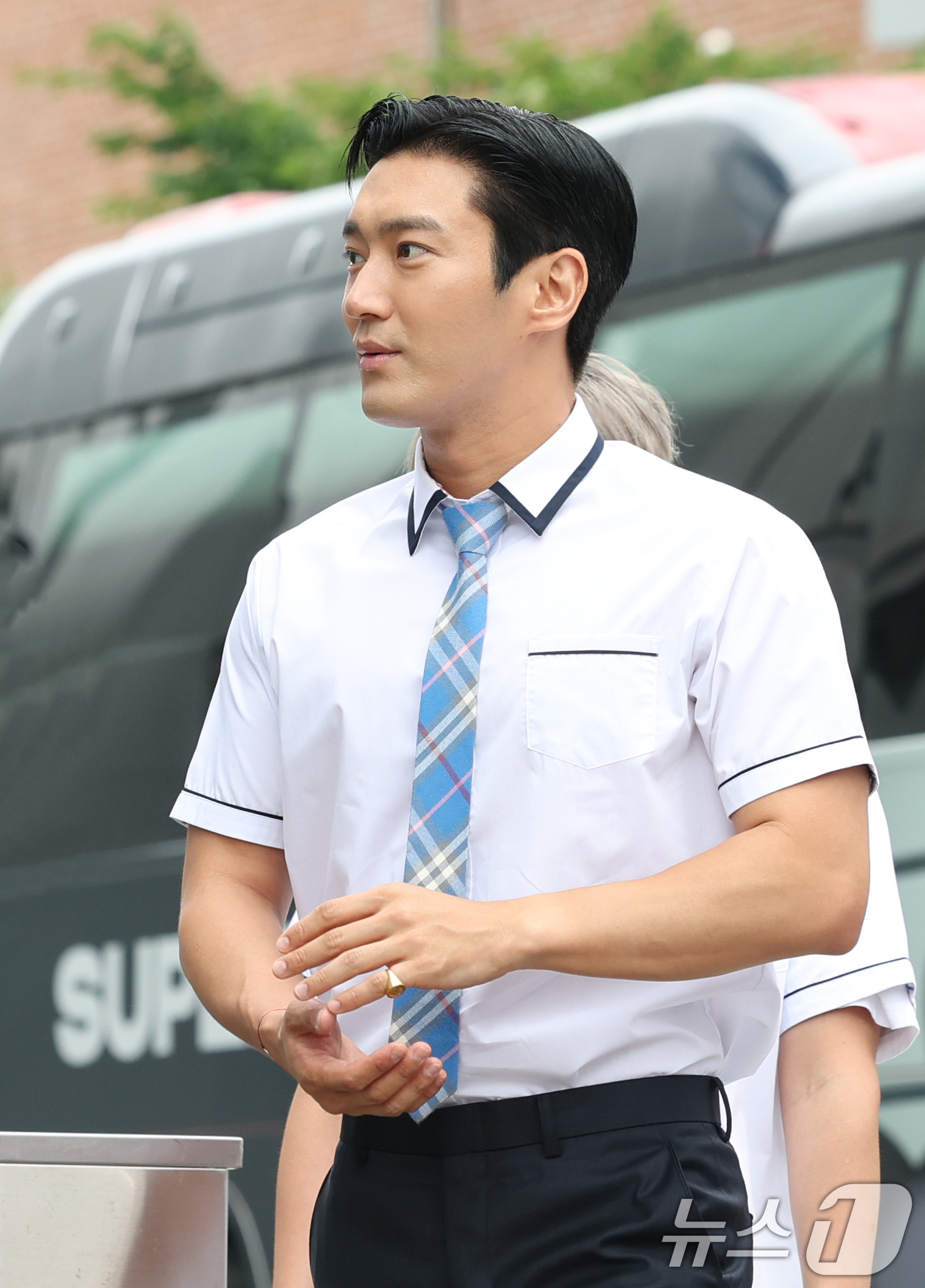 (고양=뉴스1) 권현진 기자 = 슈퍼주니어 최시원이 3일 경기도 고양시 일산 동구 장항동 JTBC 일산스튜디오에서 열린 '아는 형님'(아형) 녹화에 참석하고 있다. 2025.7.3 …