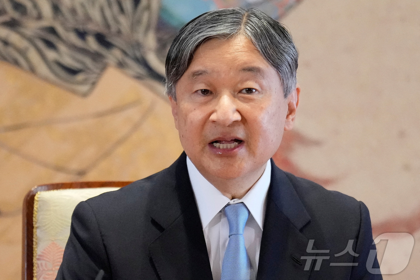 (도쿄 로이터=뉴스1) 김지완 기자 = 2일 나루히토 일왕이 몽골 방문을 앞두고 도쿄 황궁에서 기자회견을 하고 있다. 2025.07.02ⓒ 로이터=뉴스1