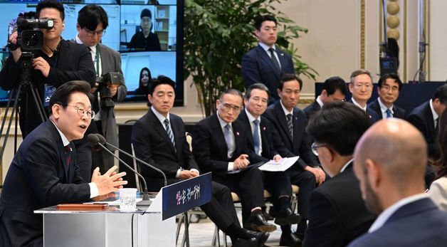 李대통령, 취임 30일 기자회견…"무너진 민생회복 전력"