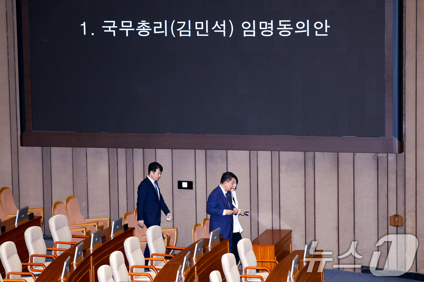 (서울=뉴스1) 안은나 기자 = 김병기 더불어민주당 대표 직무대행 겸 원내대표가 3일 오후 서울 여의도 국회에서 열린 제426회국회(임시회) 제4차 본회의에서 김민석 국무총리 임명 …
