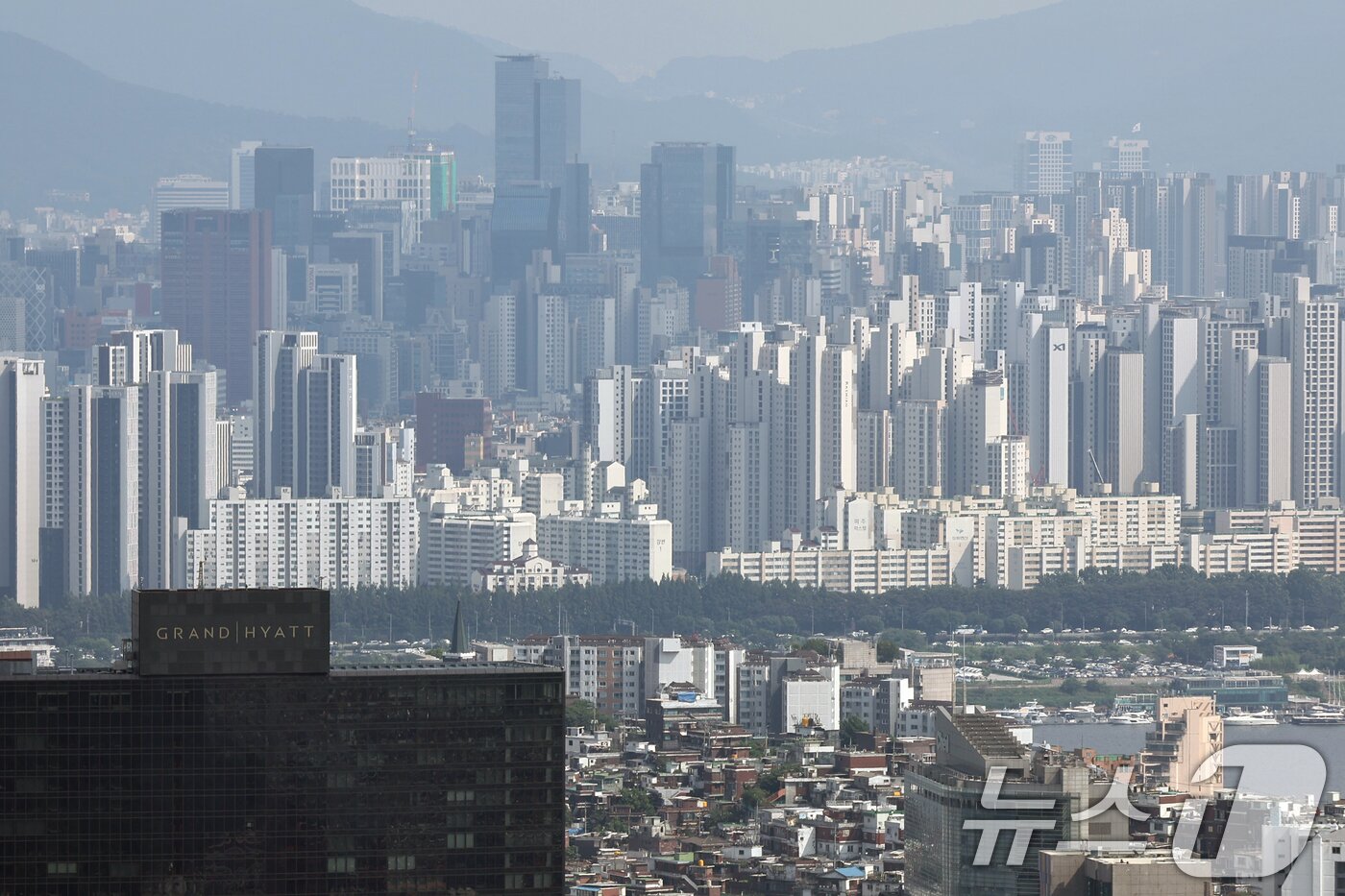본문 이미지 -  서울 중구 남산에서 바라본 강남 일대 아파트 단지 모습. (사진은 기사와 관련 없음) 2025.7.3/뉴스1 ⓒ News1 민경석 기자