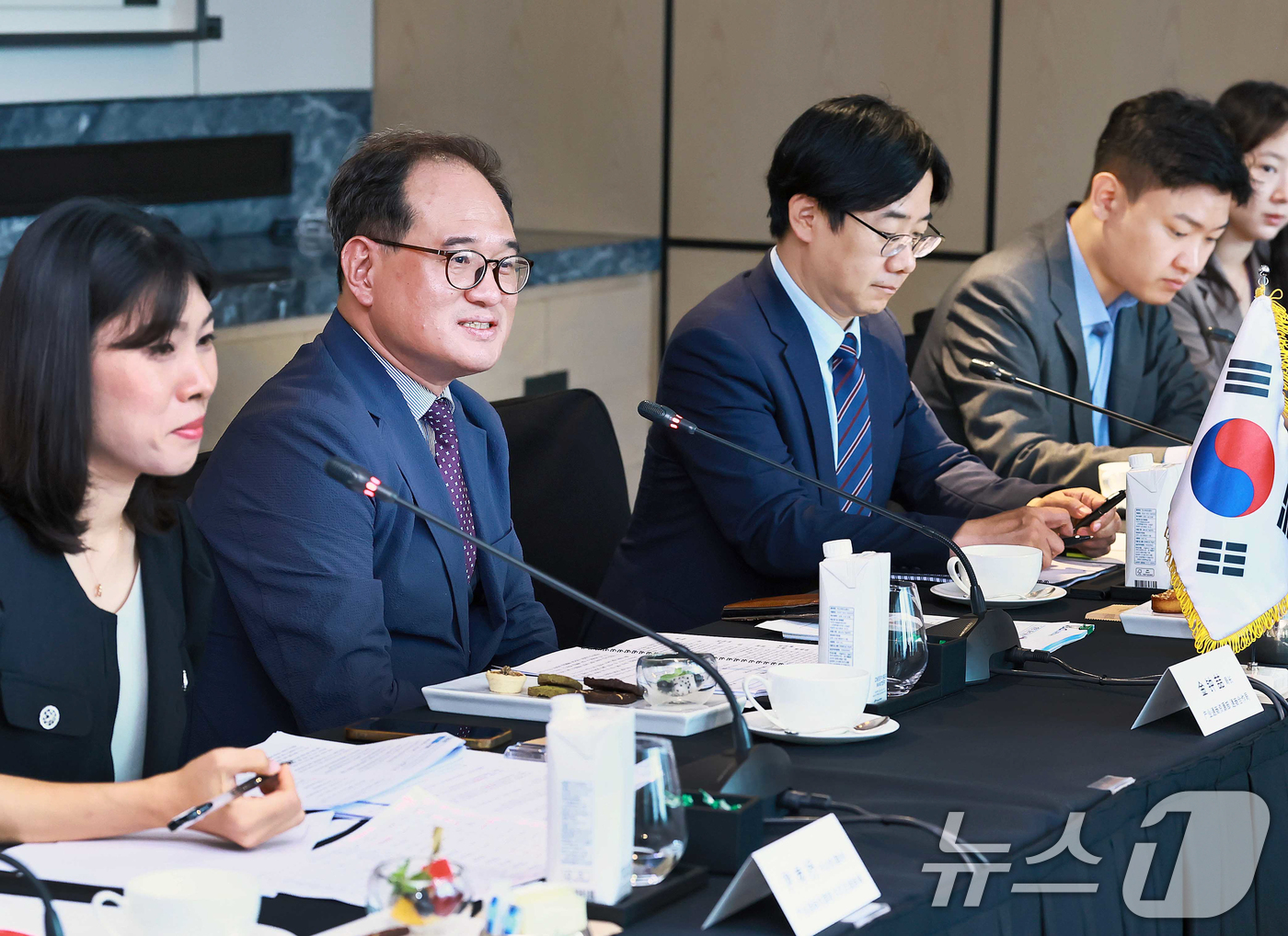 (서울=뉴스1) = 김종철 산업통상자원부 통상협력국장(수석대표)이 3일 서울 종로구 포시즌스호텔에서 열린 제3차 한-중 공급망 핫라인 회의에서 인사말을 하고 있다. (산업통상자원부 …