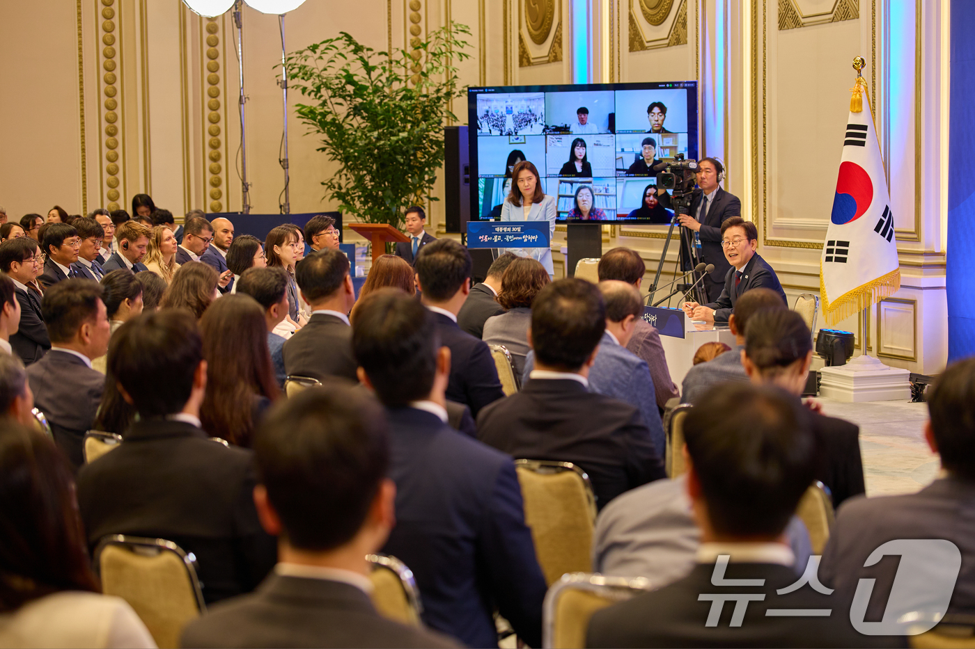 (서울=뉴스1) 허경 기자 = 이재명 대통령이 3일 서울 청와대 영빈관에서 열린 ‘대통령의 30일, 언론이 묻고 국민에게 답하다’ 기자회견에서 발언하고 있다. (대통령실 제공. 재 …