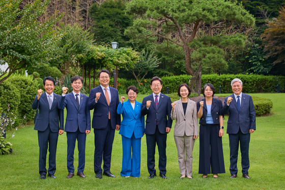 이 대통령, 비교섭단체와도 오찬…29일 원내대표·의원 회동