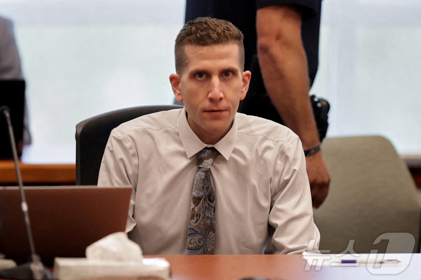 (아이다호 로이터=뉴스1) 윤다정 기자 = 아이다호대학에 재학 중이던 대학생 4명을 살해한 혐의로 기소된 브라이언 코버거(30)가 2일(현지 시간) 미국 아이다호주 보이시 에이다카 …