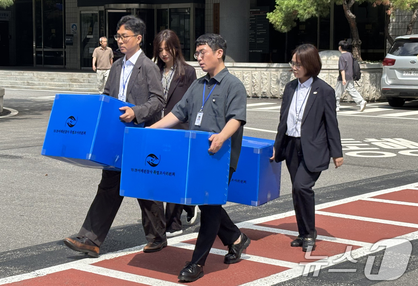 (서울=뉴스1) = 10·29 이태원 참사 진상규명과 재발방지를 위한 특별조사위원회가 3일 서울 마포구 서울서부지방검찰청에서 서부지검으로부터 제공받은 참사 관련 불기소 처분 수사기 …