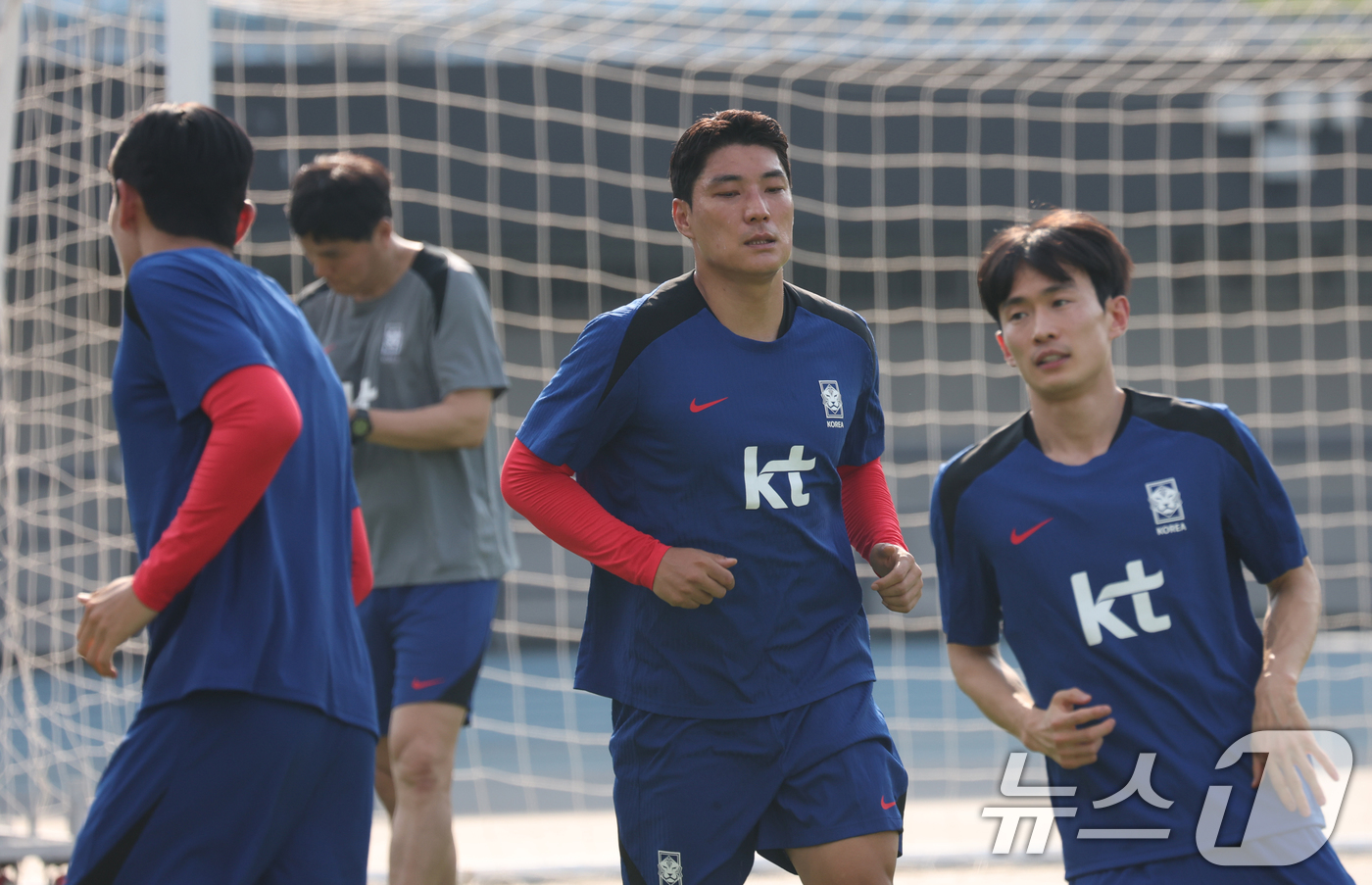 (성남=뉴스1) 김영운 기자 = 3일 오후 경기 성남시 중원구 성남종합운동장에서 열린 2025 동아시아축구연맹(EAFF) E1 챔피언십(동아시안컵) 대한민국 축구 국가대표팀 훈련에 …