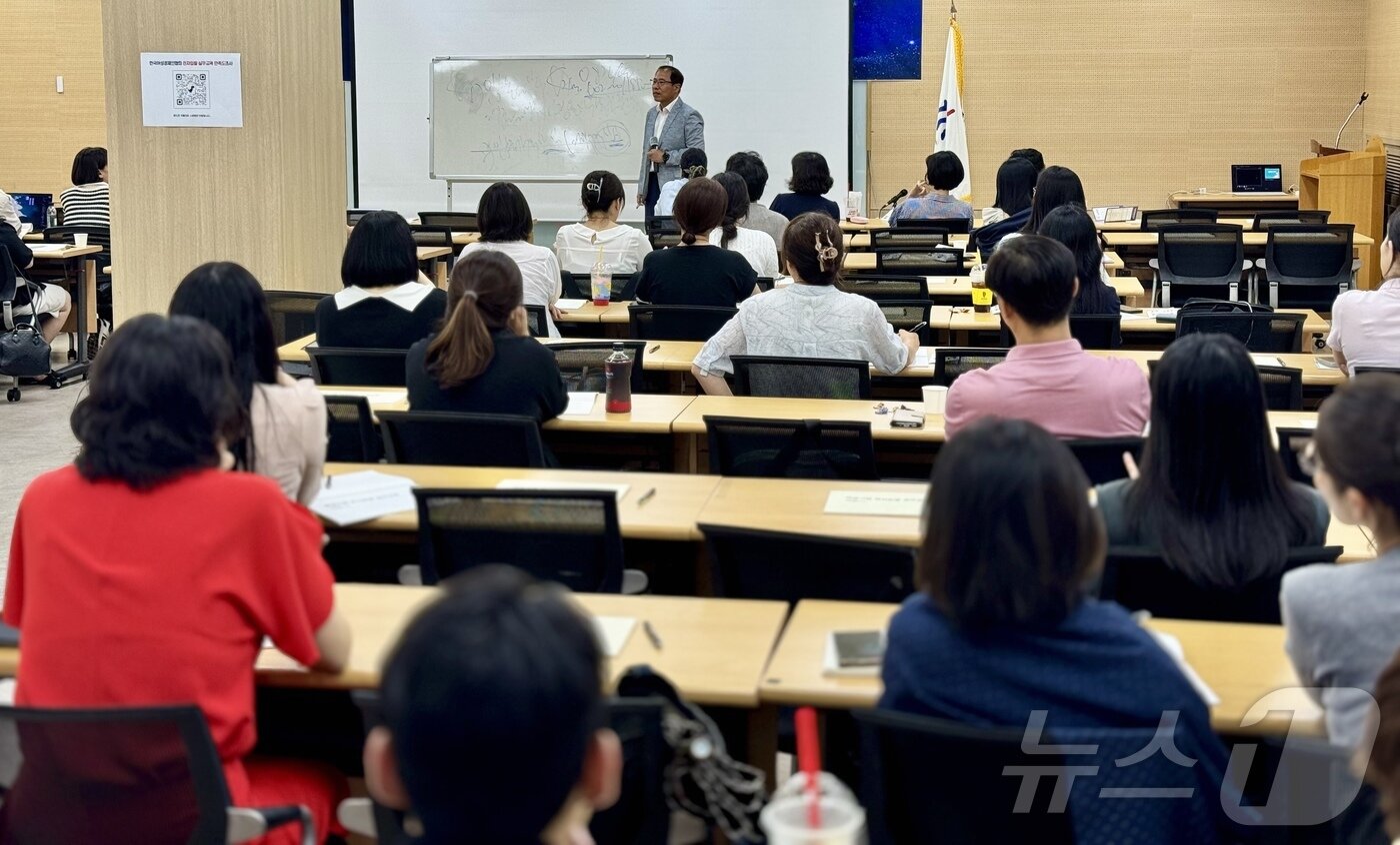 본문 이미지 - 한국여성경제인협회는 제4회 여성기업주간을 맞아 3일 서울시 강남구에 위치한 한국여성경제인협회 대회의실에서 ‘2025 여성기업 전자입찰 실무 오프라인 교육’을 실시했다. ⓒ News1 이민주 기자