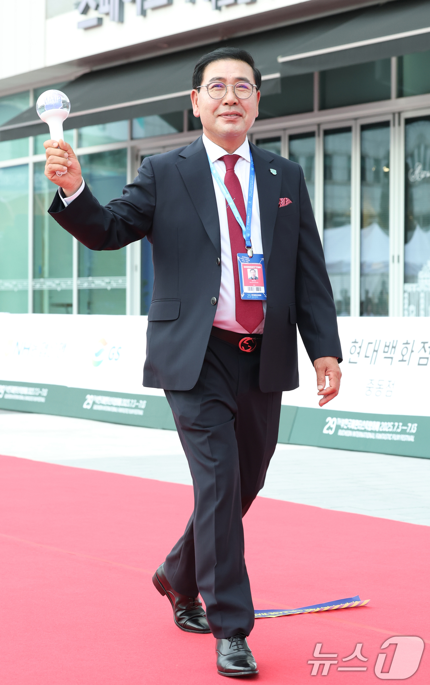(부천=뉴스1) 권현진 기자 = 정대성 후원회장이 3일 오후 경기도 부천시청에서 열린 제29회 부천국제판타스틱영화제 행사에 참석해 레드카펫을 밟고 있다. 2025.7.3/뉴스1