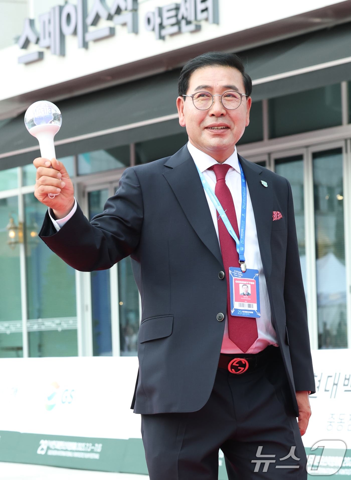 (부천=뉴스1) 권현진 기자 = 정대성 후원회장이 3일 오후 경기도 부천시청에서 열린 제29회 부천국제판타스틱영화제 행사에 참석해 레드카펫을 밟고 있다. 2025.7.3/뉴스1