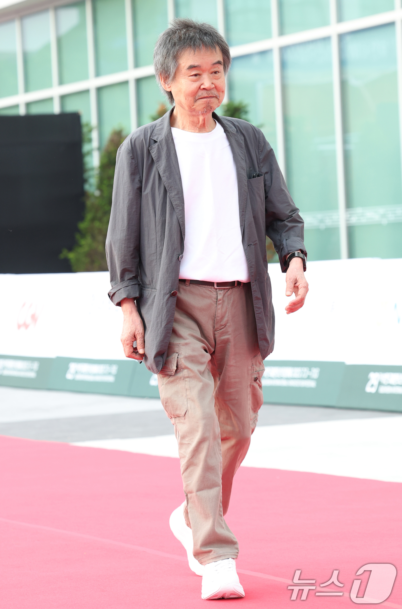 (부천=뉴스1) 권현진 기자 = 배우 주호성이 3일 오후 경기도 부천시청에서 열린 제29회 부천국제판타스틱영화제 행사에 참석해 레드카펫을 밟고 있다. 2025.7.3/뉴스1