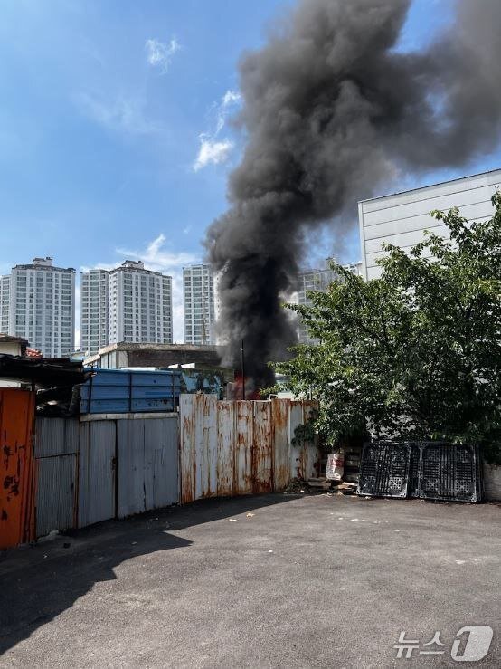 본문 이미지 - 화재 현장. (경기도소방재난본부 제공. 재판매 및 DB 금지) 2025.7.3/뉴스1