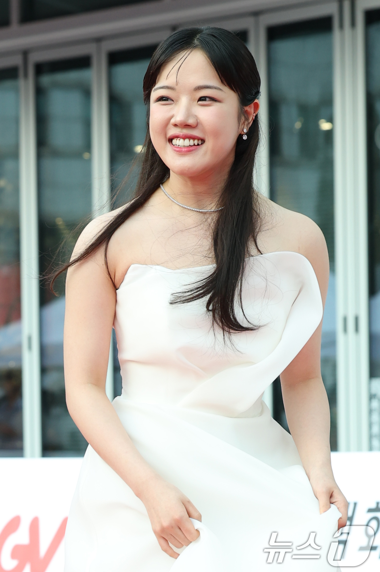 (부천=뉴스1) 권현진 기자 = 배우 김향기가 3일 오후 경기도 부천시청에서 열린 제29회 부천국제판타스틱영화제 행사에 참석해 레드카펫을 밟고 있다. 2025.7.3/뉴스1