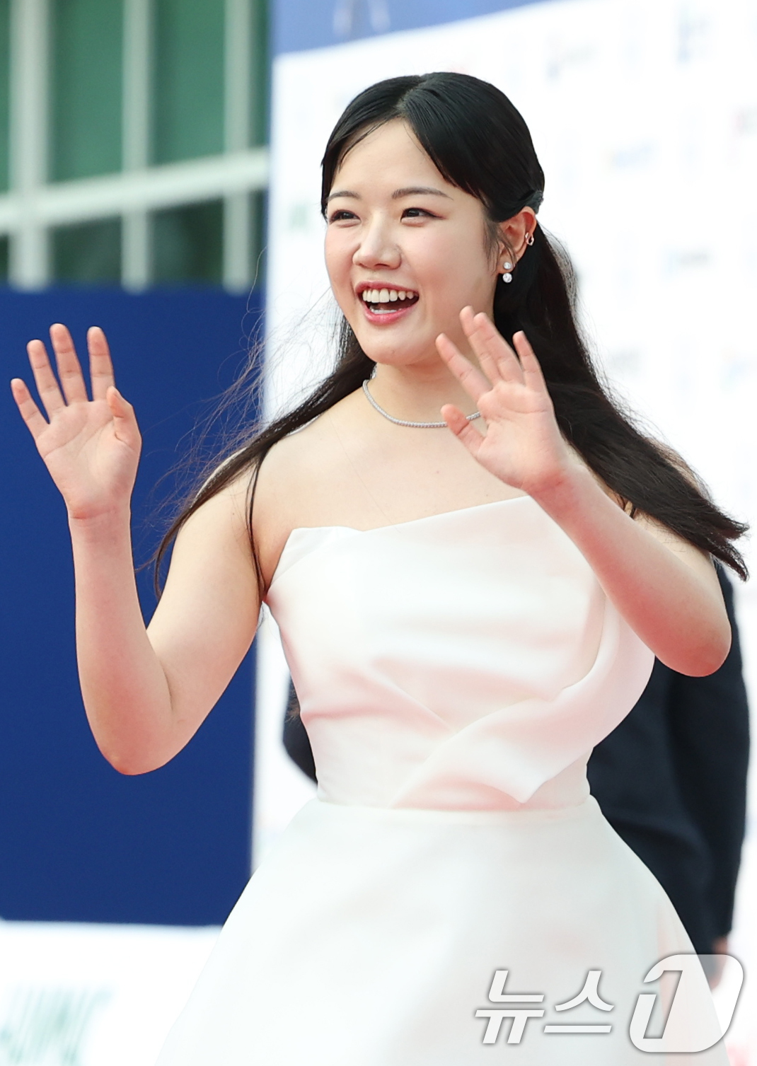 (부천=뉴스1) 권현진 기자 = 배우 김향기가 3일 오후 경기도 부천시청에서 열린 제29회 부천국제판타스틱영화제 행사에 참석해 레드카펫을 밟고 있다. 2025.7.3/뉴스1