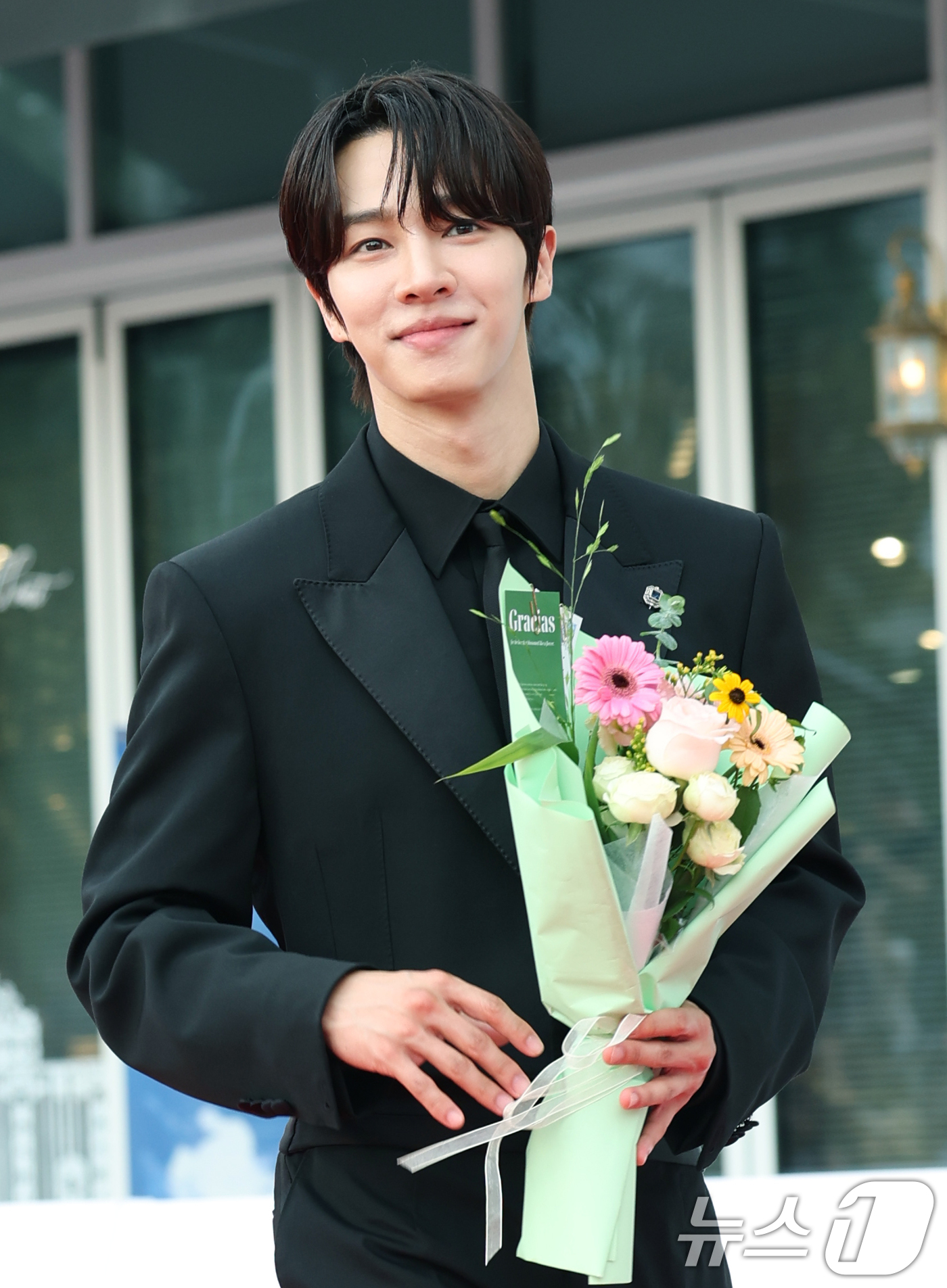 (부천=뉴스1) 권현진 기자 = 하이라이트 이기광이 3일 오후 경기도 부천시청에서 열린 제29회 부천국제판타스틱영화제 행사에 참석해 레드카펫을 밟고 있다. 2025.7.3/뉴스1