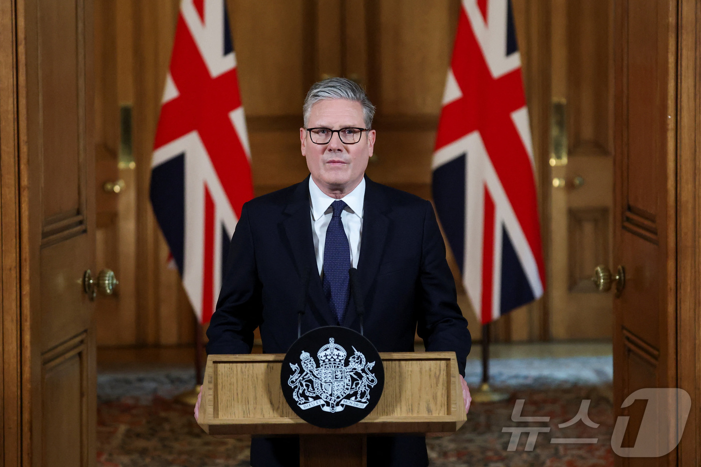 (런던 로이터=뉴스1) 김지완 기자 = 29일(현지시간) 키어 스타머 영국 총리가 런던 다우닝가 10번지 총리관저에서 팔레스타인과 가자전쟁 관련 성명을 발표하고 있다. 2025.0 …