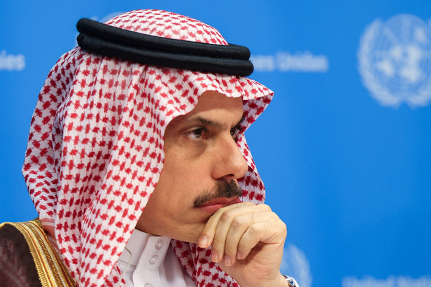 얻어맞은 사우디, 이란 외무장관과 통화…"美와 협상 결과 논의"