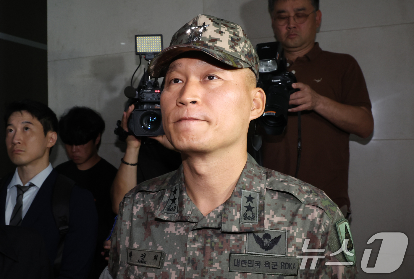 (서울=뉴스1) 김명섭 기자 = 박진희 전 국방부 군사보좌관(육군 소장·현 육군 제56사단장)이 30일 오전 서울 서초구 순직해병 특검(특별검사 이명현)으로  출석하고 있다.  2 …