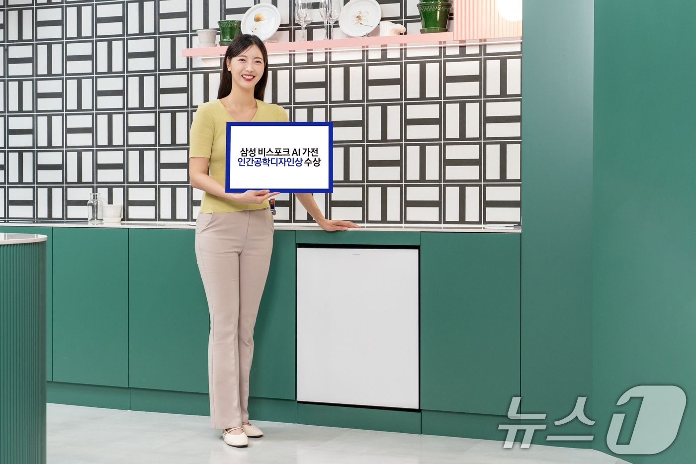 (서울=뉴스1) = 삼성전자 비스포크 AI 가전이 대한인간공학회가 주관하는 2025년 인간공학디자인상을 수상했다고 30일 밝혔다.사진은 2025년 인간공학디자인상 '베스트 오브 베 …