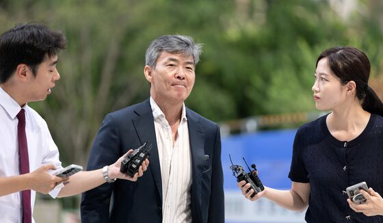 '김건희 여사 측근' 이종호, 특검 3차 출석…'묵묵부답'