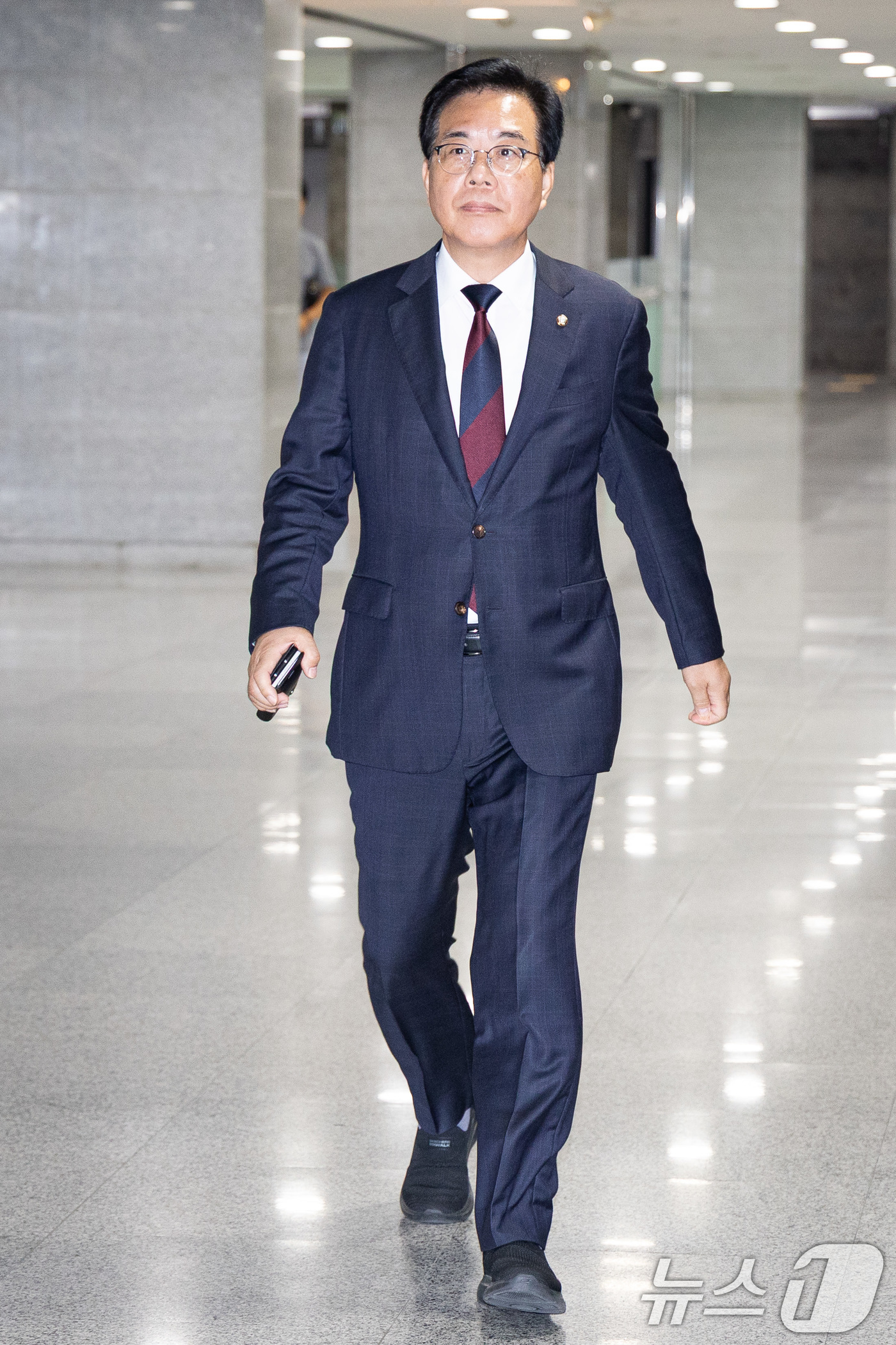 (서울=뉴스1) 유승관 기자 = 송언석 국민의힘 비상대책위원장 겸 원내대표가 30일 서울 여의도 국회 의원회관에서 열린 방송3법 저지를 위한 연속토론회 '이재명 정부의 방송3법 위 …