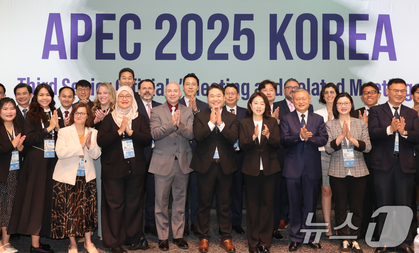 (서울=뉴스1) = 관세청은 아·태지역 21개 관세당국과 국제기구, 민간 기업을 초청해 오는 8월 1일까지 인천 송도에서 '2025년 아시아태평양경제협력체(APEC) 제2차 통관절 …