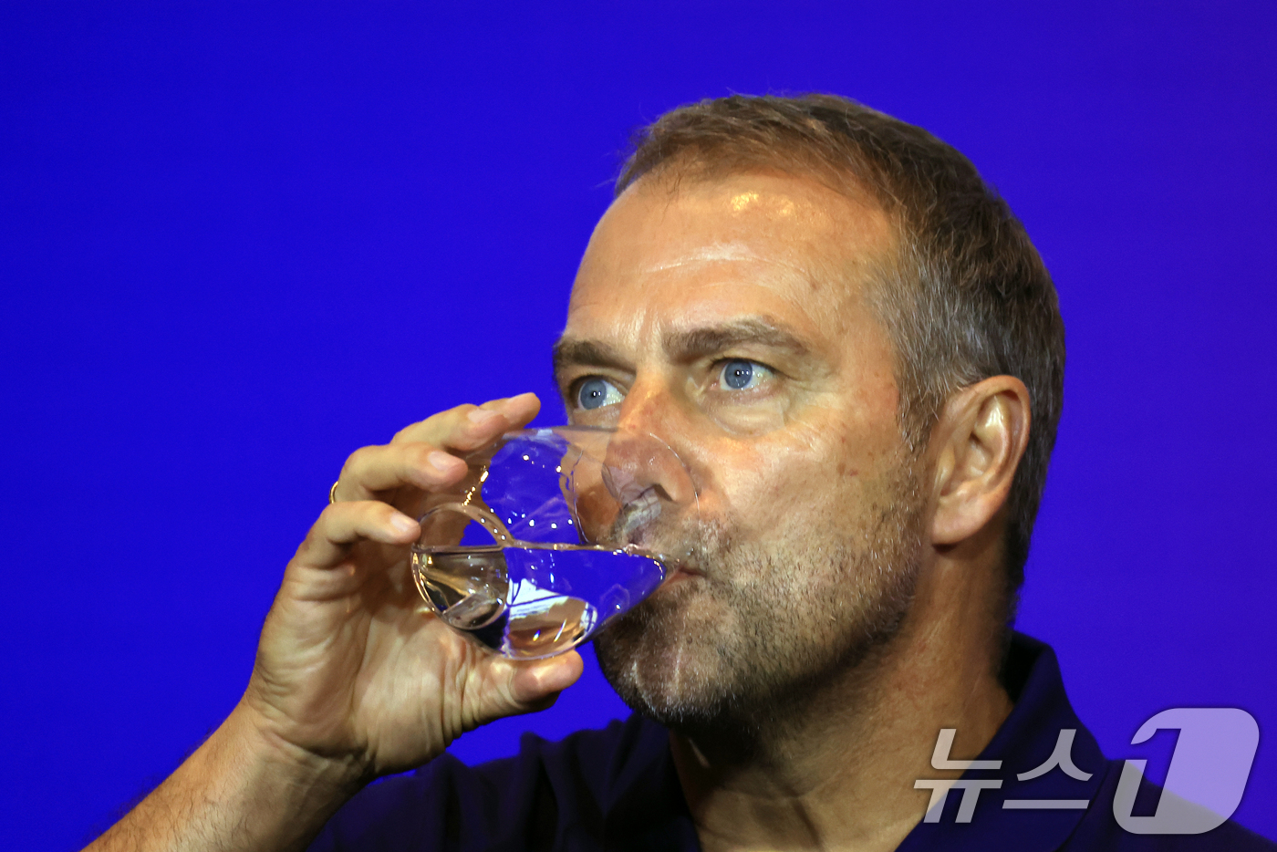 (서울=뉴스1) 박정호 기자 = 한지 플릭 FC 바르셀로나 감독이 30일 오후 서울시 종로구 포시즌스 호텔 서울 그랜드 볼룸에서 열린 FC 바르셀로나 2025 아시아 투어 에디션 …