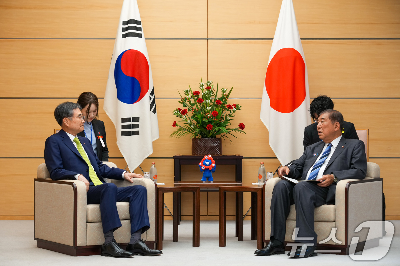 (서울=뉴스1) = 조현 외교부 장관이 30일 일본 도쿄 소재 총리관저에서 이시바 시게루 일본 총리를 예방하고 있다. (외교부 제공, 재판매 및 DB금지)2025.7.30/뉴스1