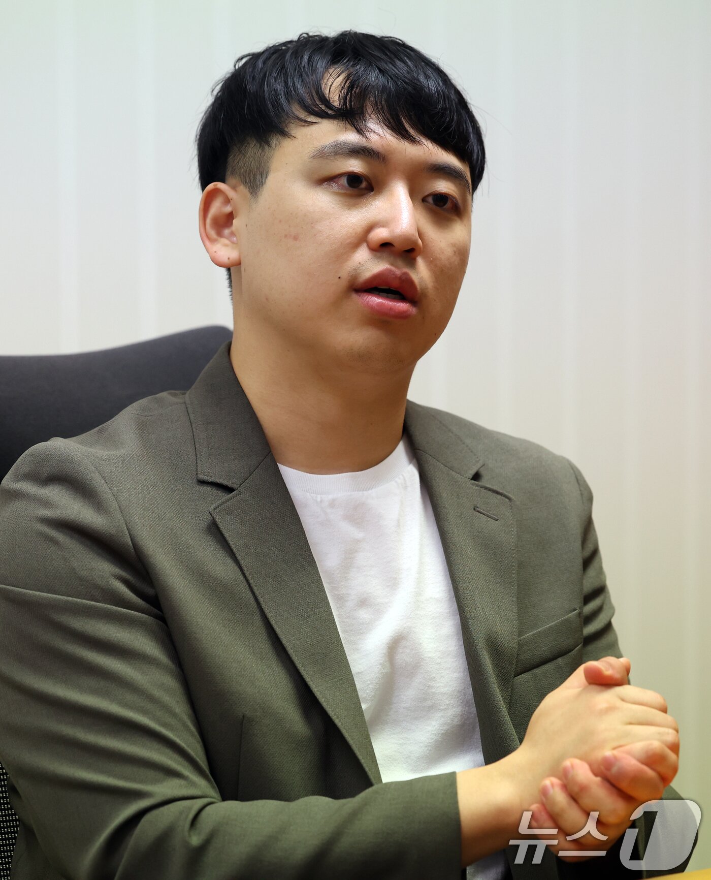 본문 이미지 - 한성존 대한전공의협의회 대표가 30일 서울 종로구 뉴스1 회의실에서 인터뷰를 하고 있다. ⓒ News1 김명섭 기자