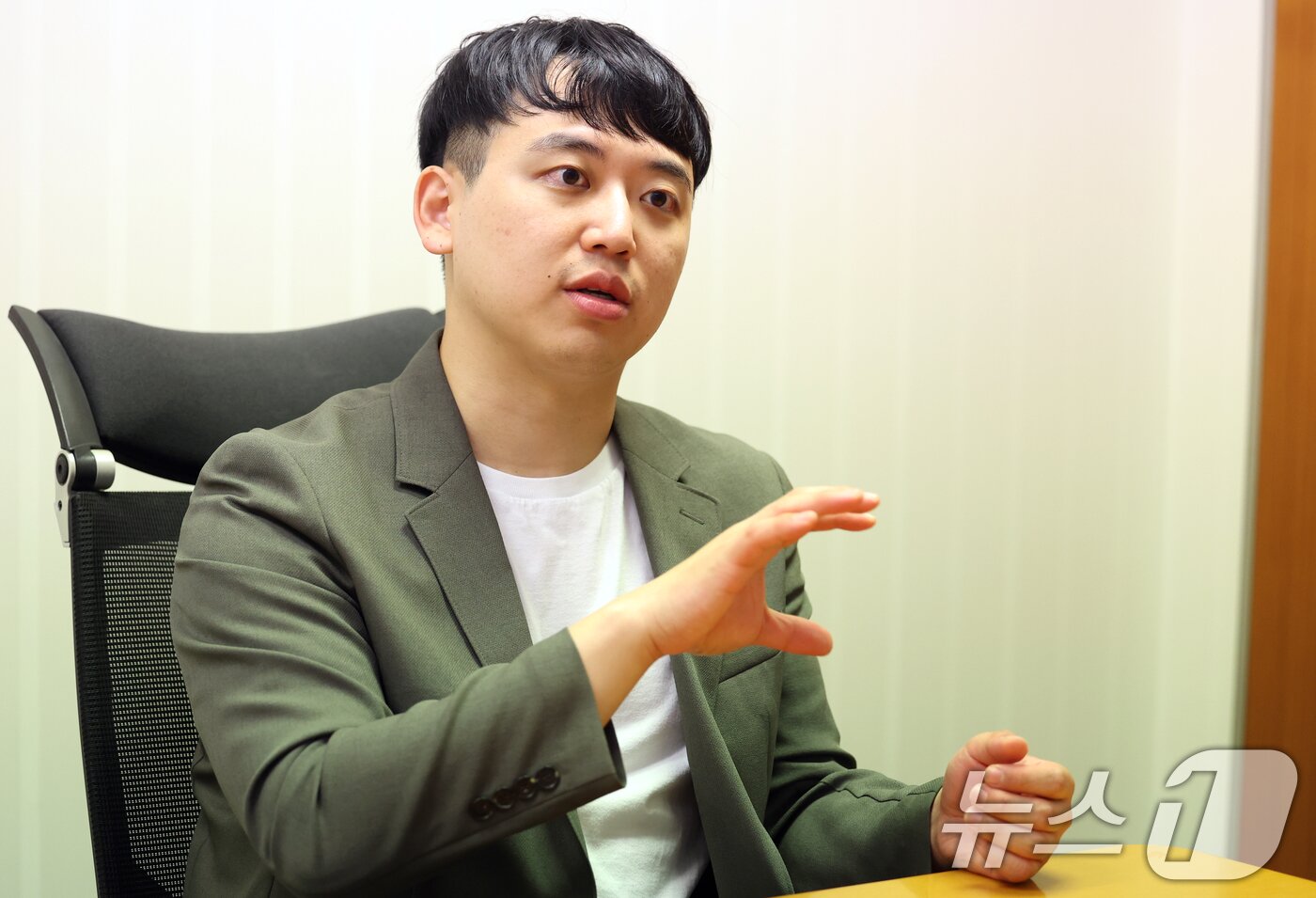 본문 이미지 - 한성존 대한전공의협의회 대표가 30일 서울 종로구 뉴스1 회의실에서 인터뷰를 하고 있다. 2025.7.30/뉴스1 ⓒ News1 김명섭 기자